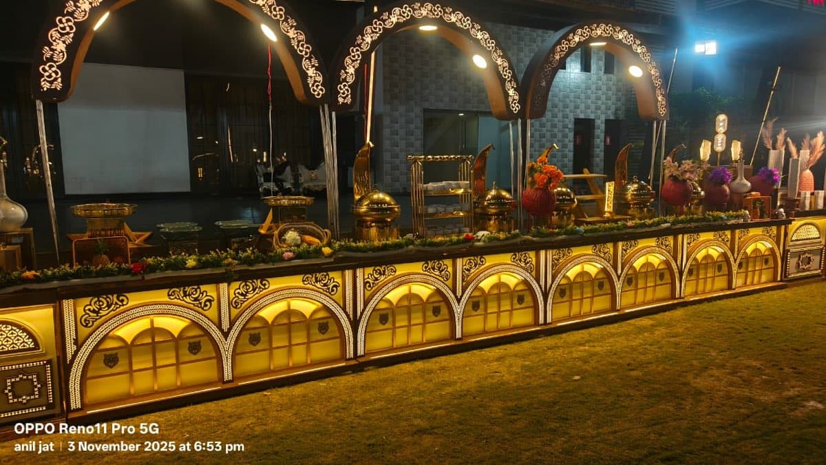A live counter being served at a Prachiti Caterers function